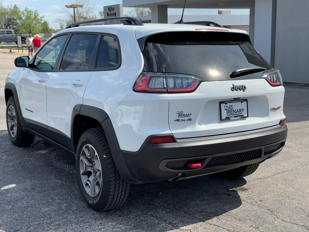 Jeep Cherokee Vehicle Full-screen Gallery Image 07