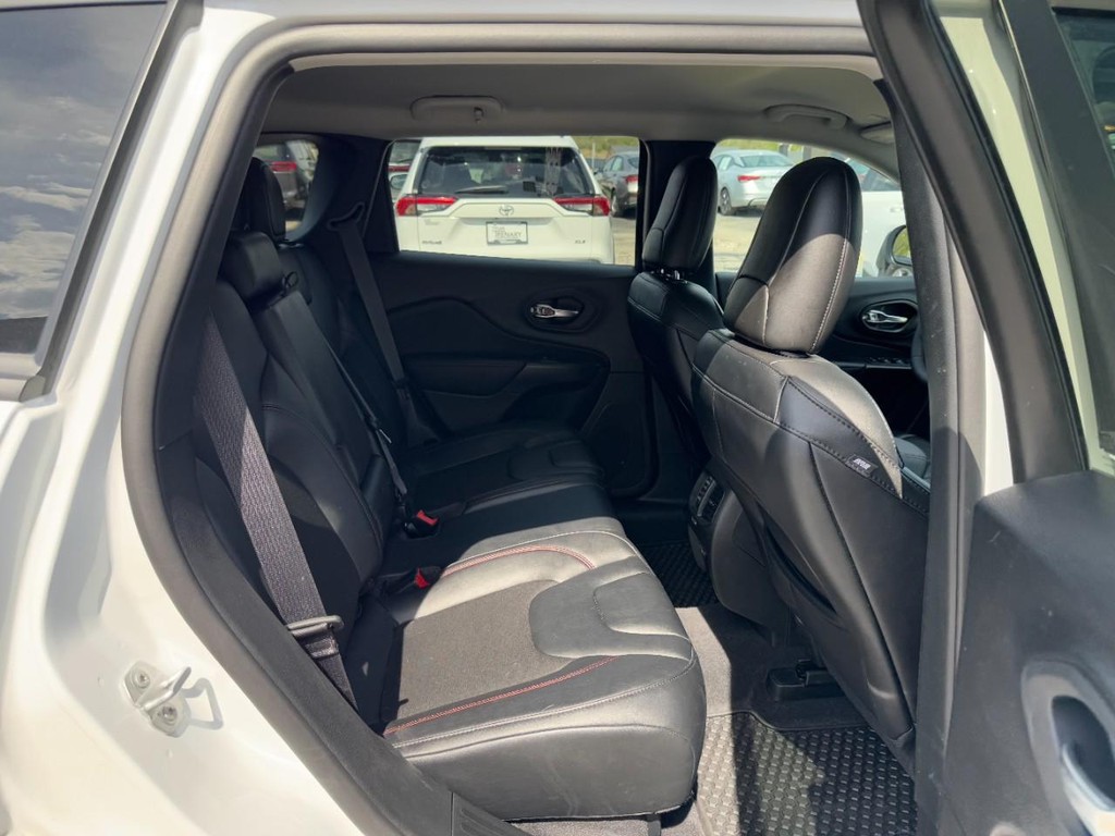 Jeep Cherokee Vehicle Full-screen Gallery Image 12