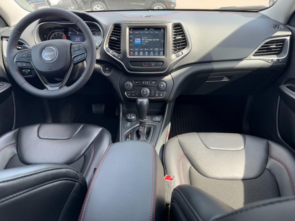 Jeep Cherokee Vehicle Full-screen Gallery Image 13