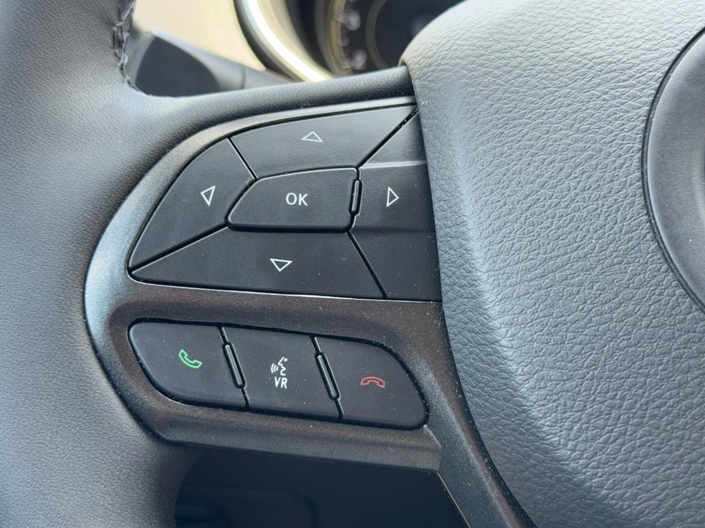 Jeep Cherokee Vehicle Full-screen Gallery Image 18