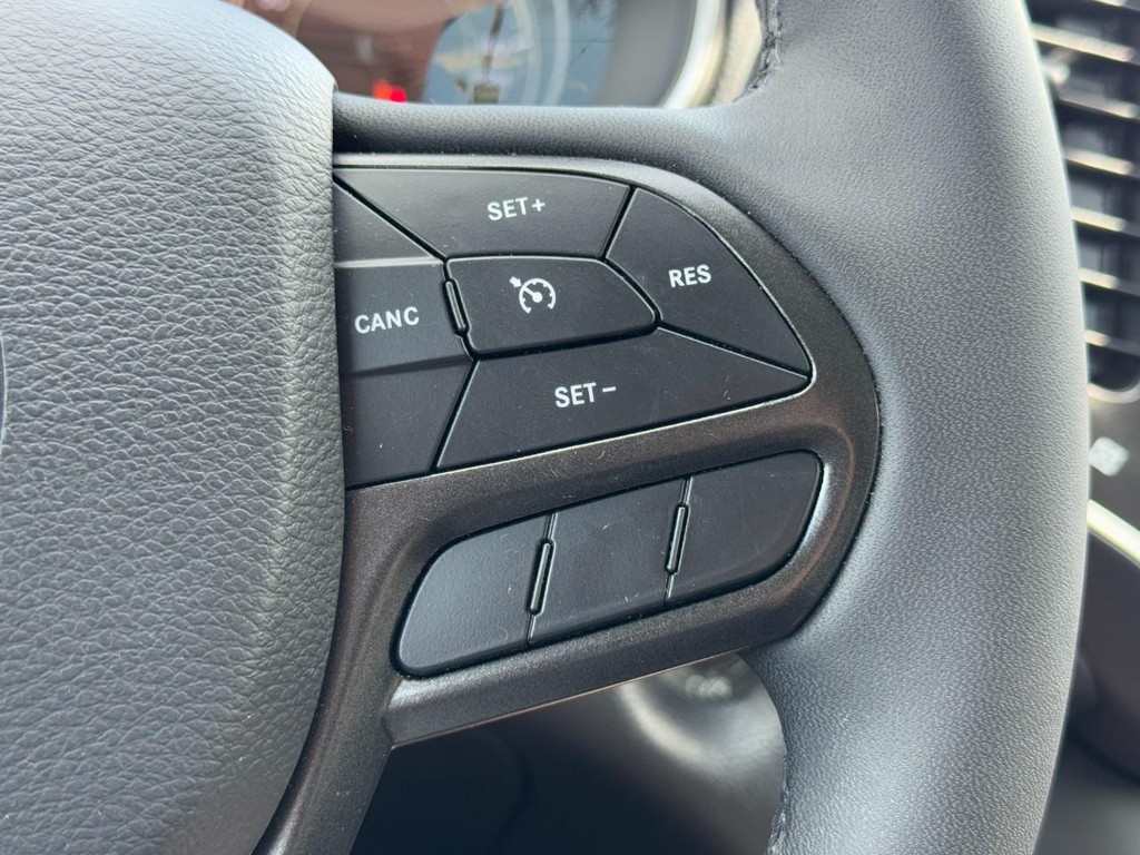Jeep Cherokee Vehicle Full-screen Gallery Image 19