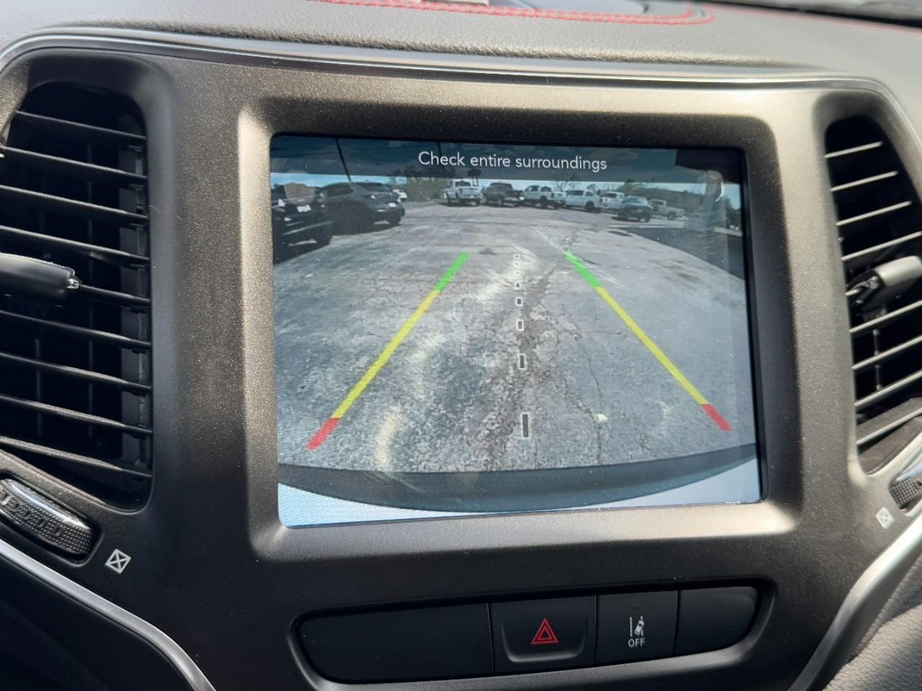 Jeep Cherokee Vehicle Full-screen Gallery Image 23