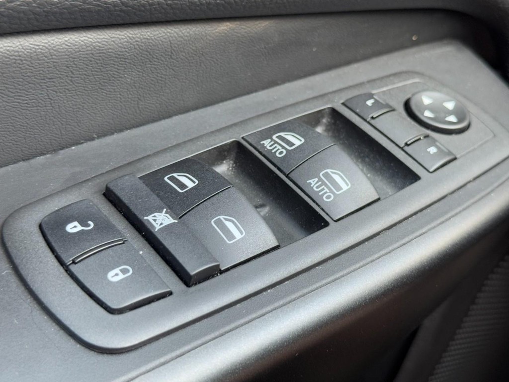 Jeep Cherokee Vehicle Full-screen Gallery Image 24