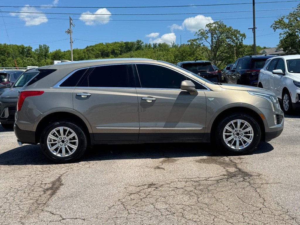 Cadillac XT5 Vehicle Full-screen Gallery Image 02