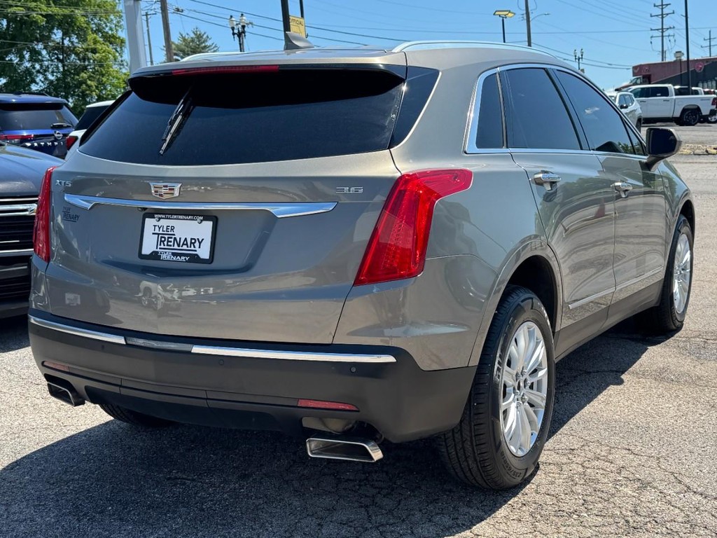 Cadillac XT5 Vehicle Full-screen Gallery Image 04