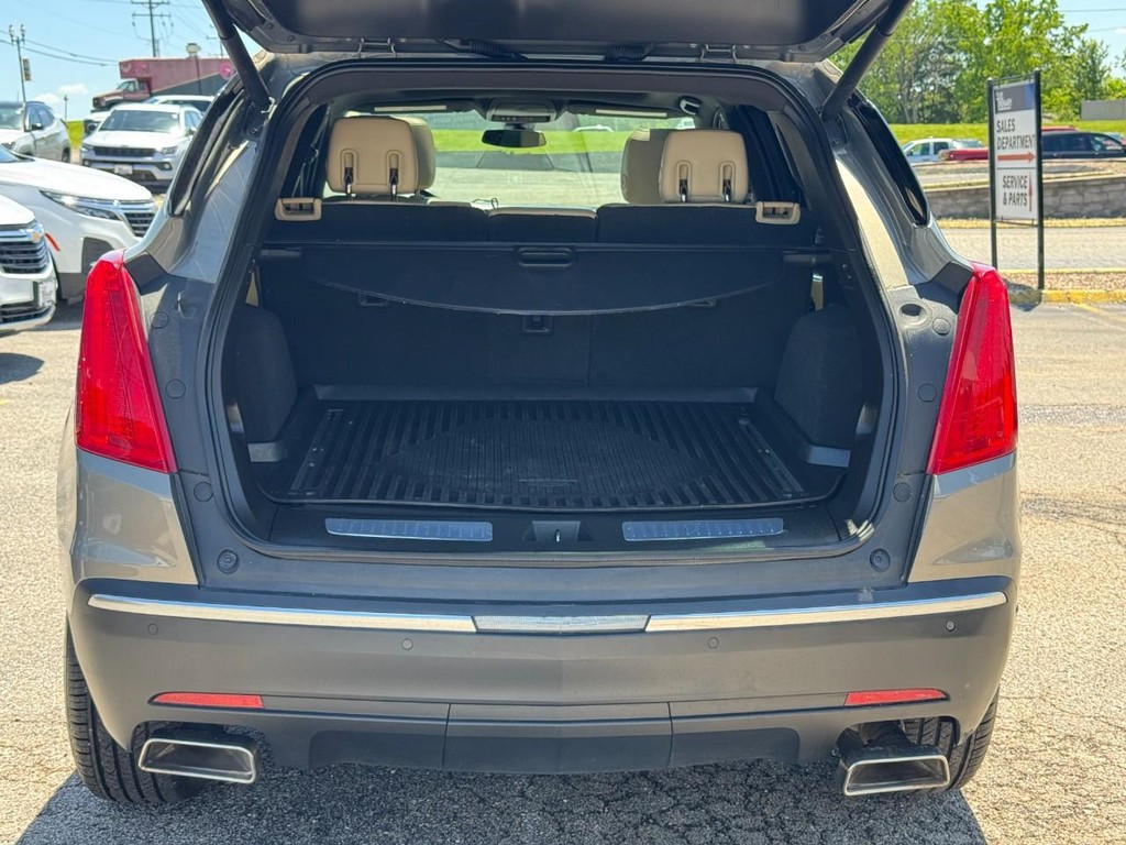 Cadillac XT5 Vehicle Full-screen Gallery Image 06