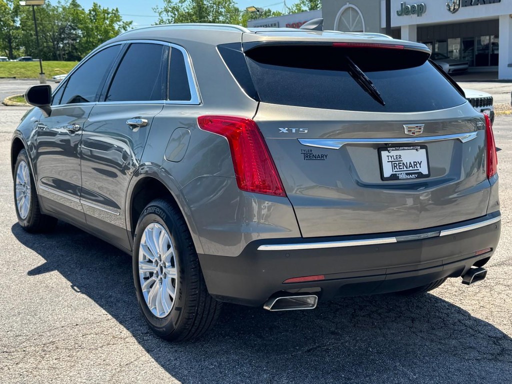 Cadillac XT5 Vehicle Full-screen Gallery Image 07