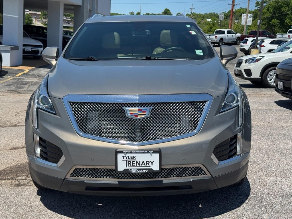 Cadillac XT5 Vehicle Full-screen Gallery Image 11