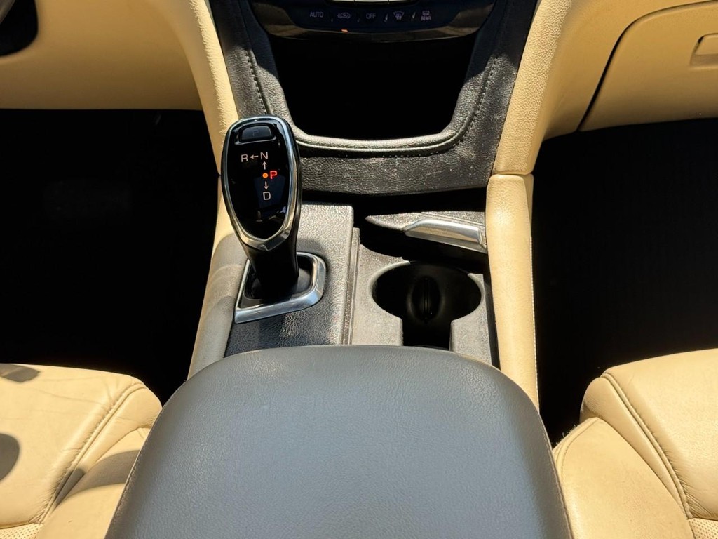 Cadillac XT5 Vehicle Full-screen Gallery Image 17