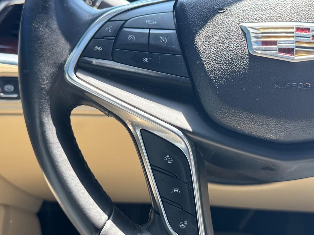 Cadillac XT5 Vehicle Full-screen Gallery Image 20