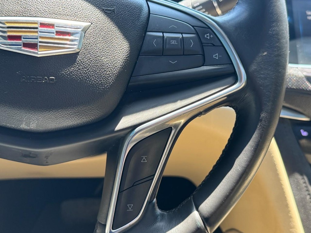 Cadillac XT5 Vehicle Full-screen Gallery Image 21
