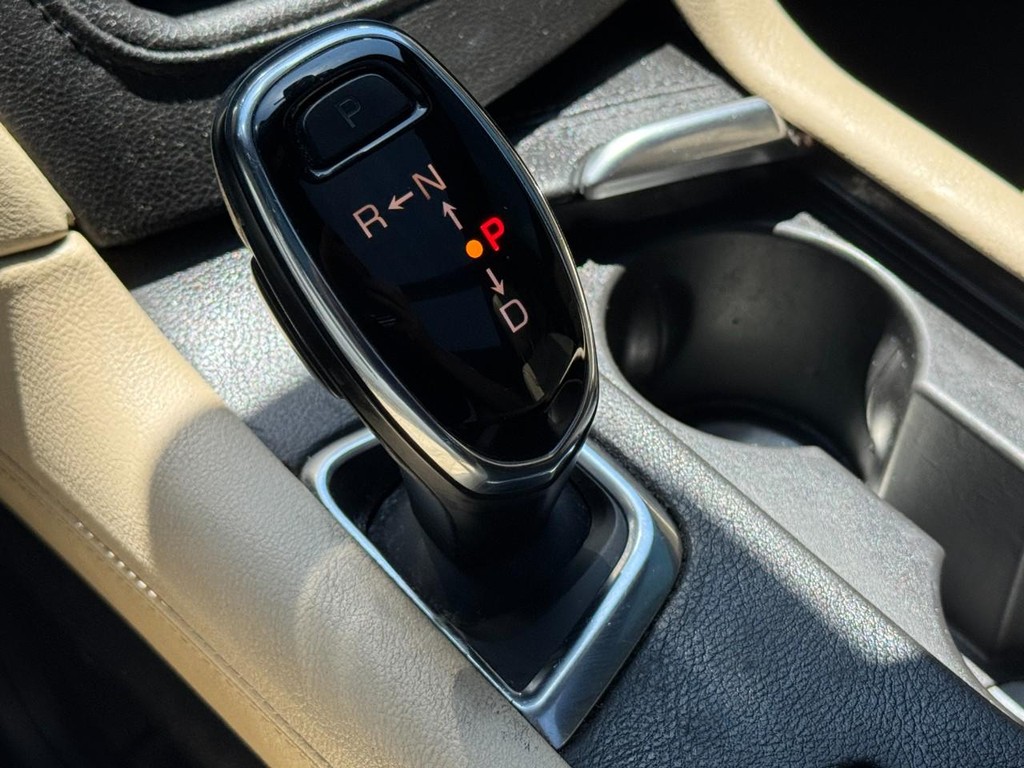 Cadillac XT5 Vehicle Full-screen Gallery Image 23