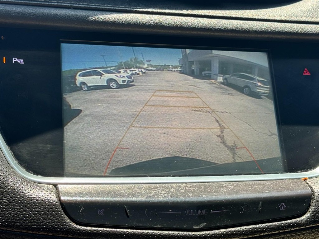 Cadillac XT5 Vehicle Full-screen Gallery Image 25