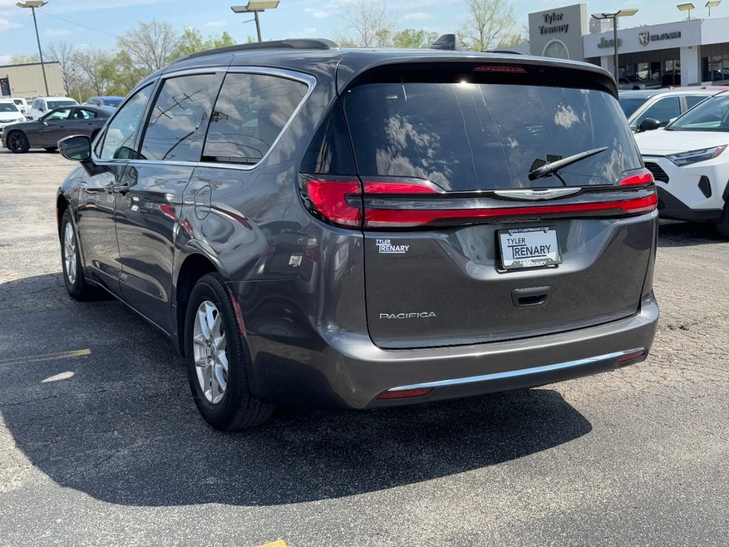 Chrysler Pacifica Vehicle Full-screen Gallery Image 06