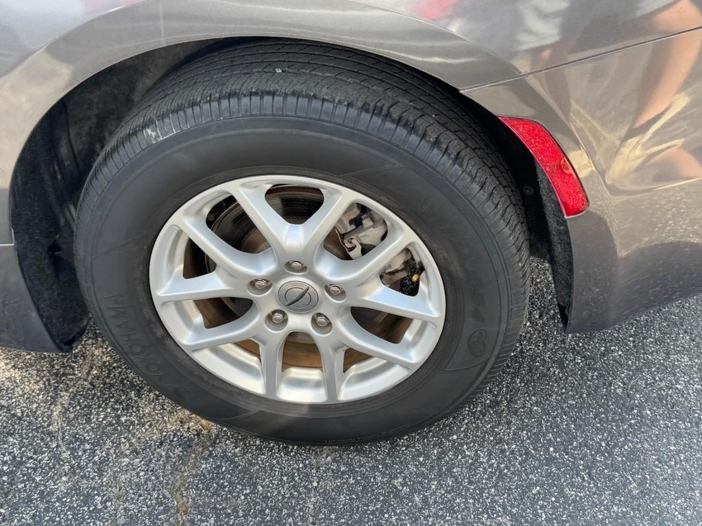 Chrysler Pacifica Vehicle Full-screen Gallery Image 07