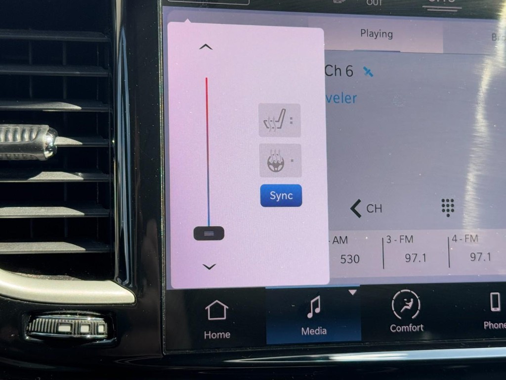 Chrysler Pacifica Vehicle Full-screen Gallery Image 22