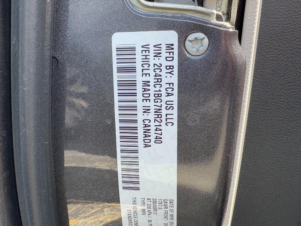 Chrysler Pacifica Vehicle Full-screen Gallery Image 26