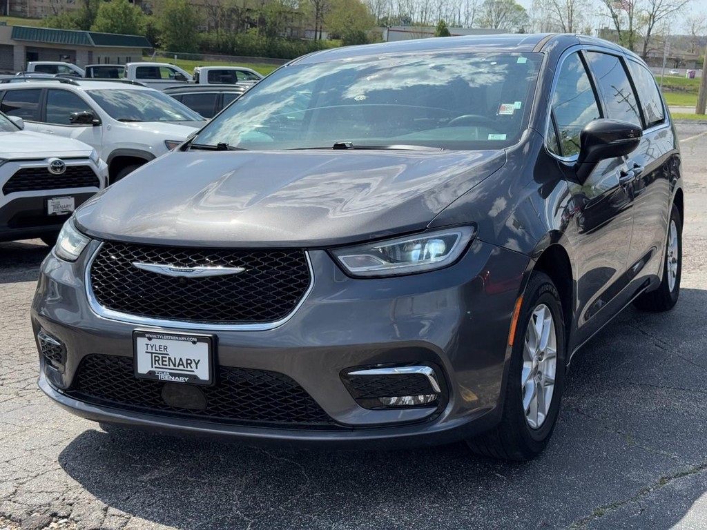 Chrysler Pacifica Vehicle Full-screen Gallery Image 08