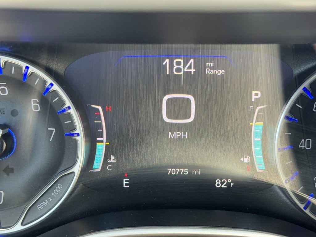 Chrysler Pacifica Vehicle Full-screen Gallery Image 20