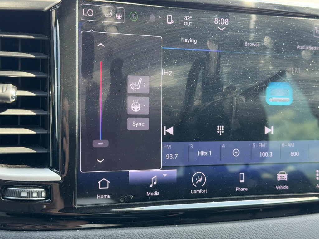 Chrysler Pacifica Vehicle Full-screen Gallery Image 22