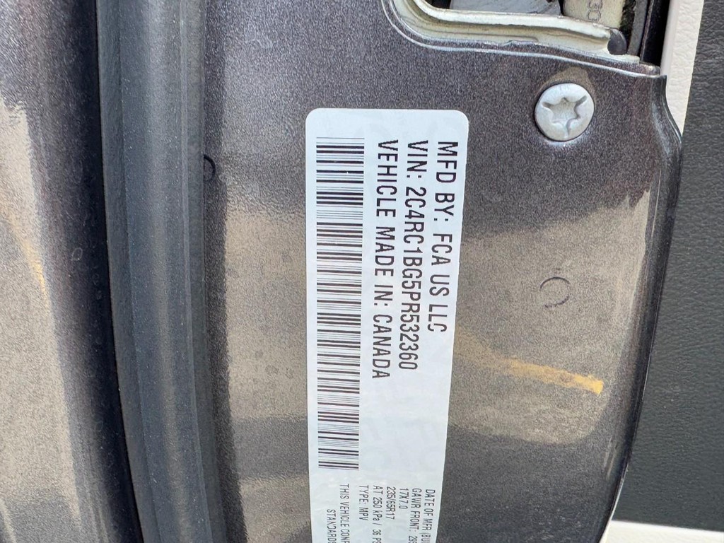 Chrysler Pacifica Vehicle Full-screen Gallery Image 26