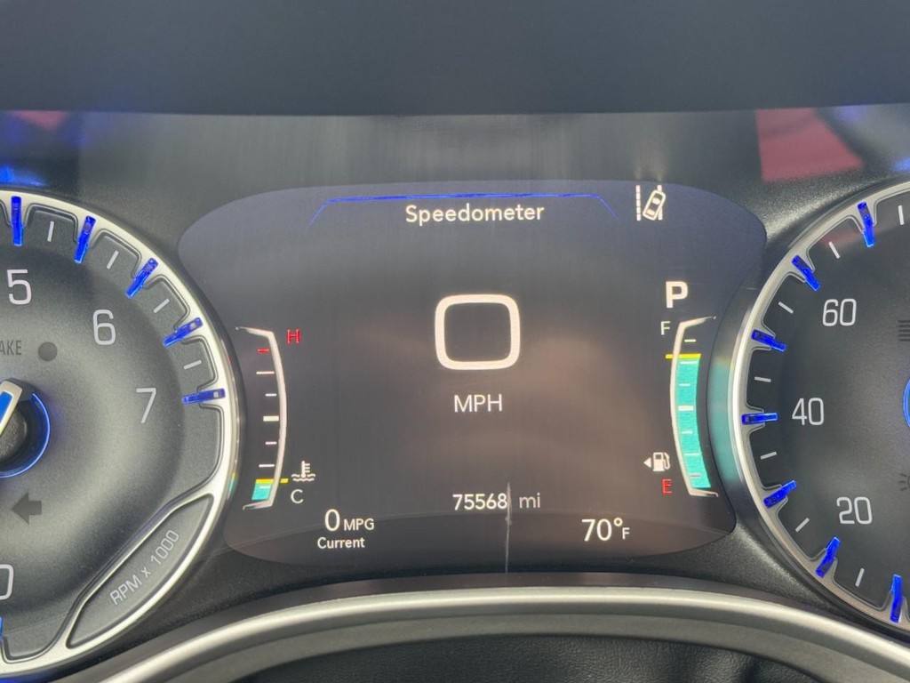 Chrysler Pacifica Vehicle Full-screen Gallery Image 20