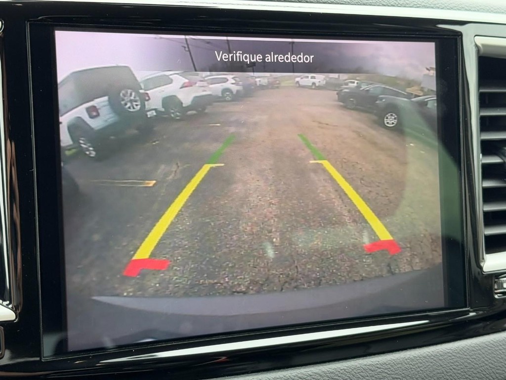 Chrysler Pacifica Vehicle Full-screen Gallery Image 23