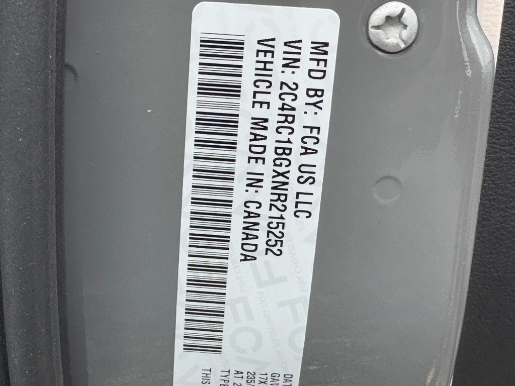 Chrysler Pacifica Vehicle Full-screen Gallery Image 26