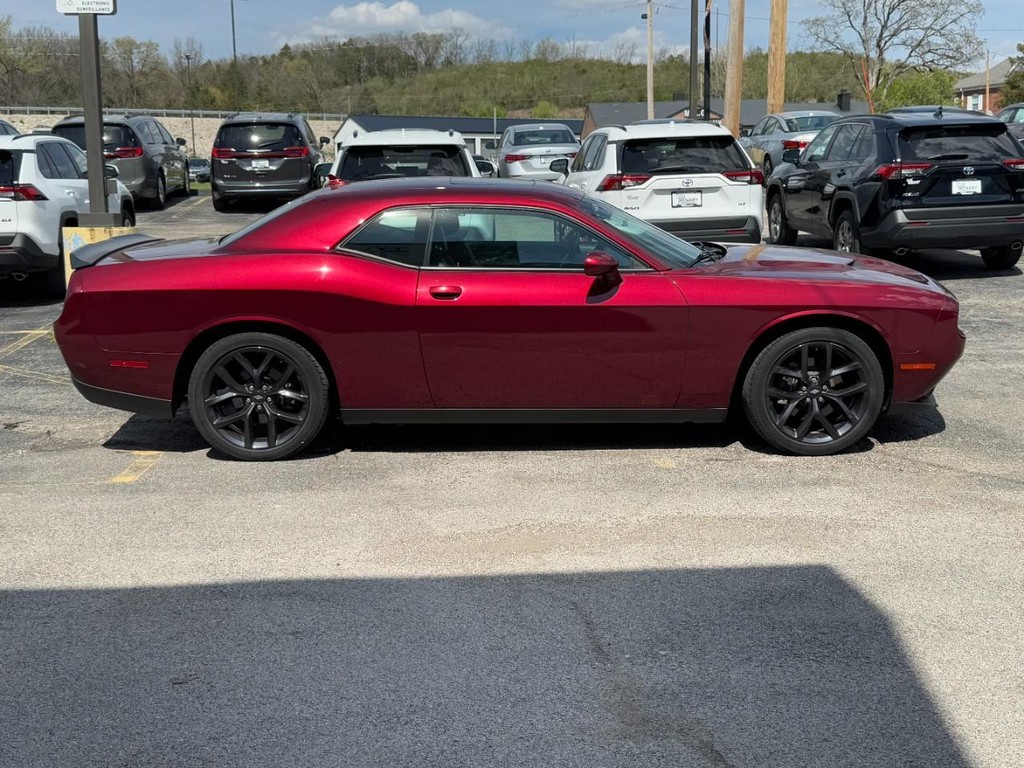 Dodge Challenger Vehicle Full-screen Gallery Image 02