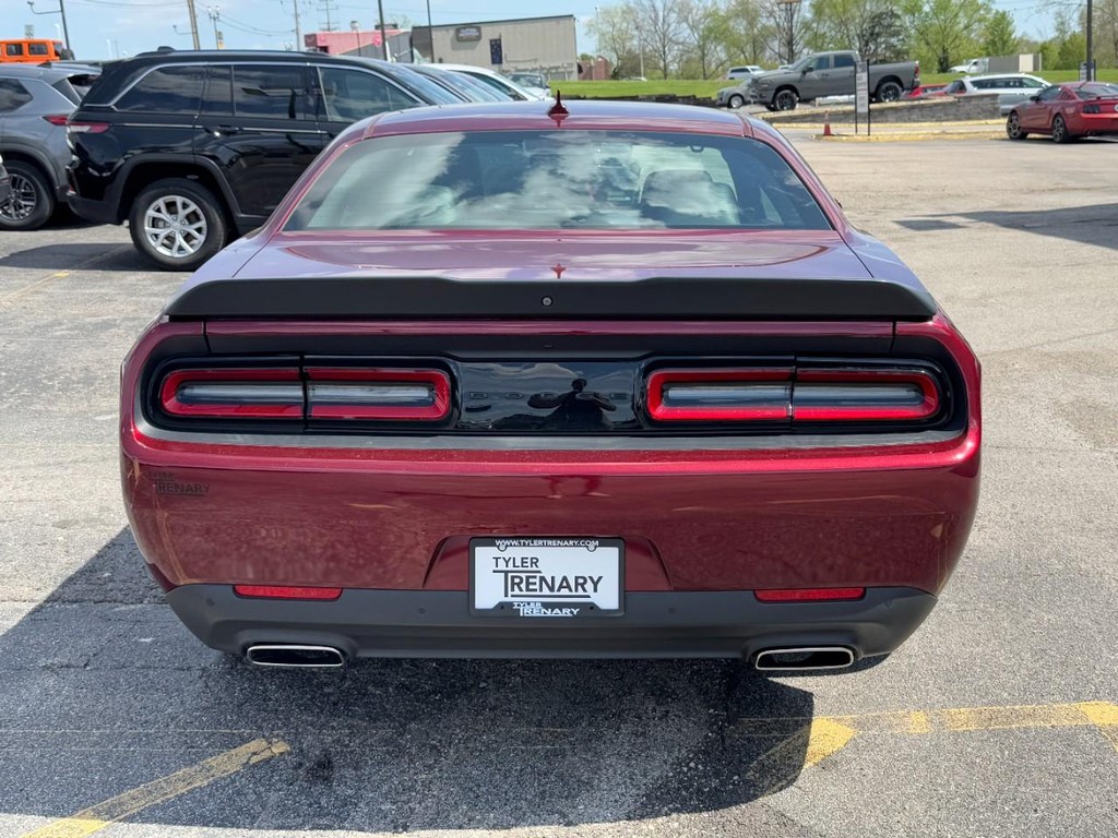 Dodge Challenger Vehicle Full-screen Gallery Image 04