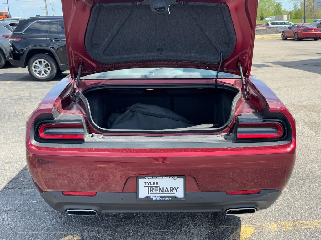 Dodge Challenger Vehicle Full-screen Gallery Image 05