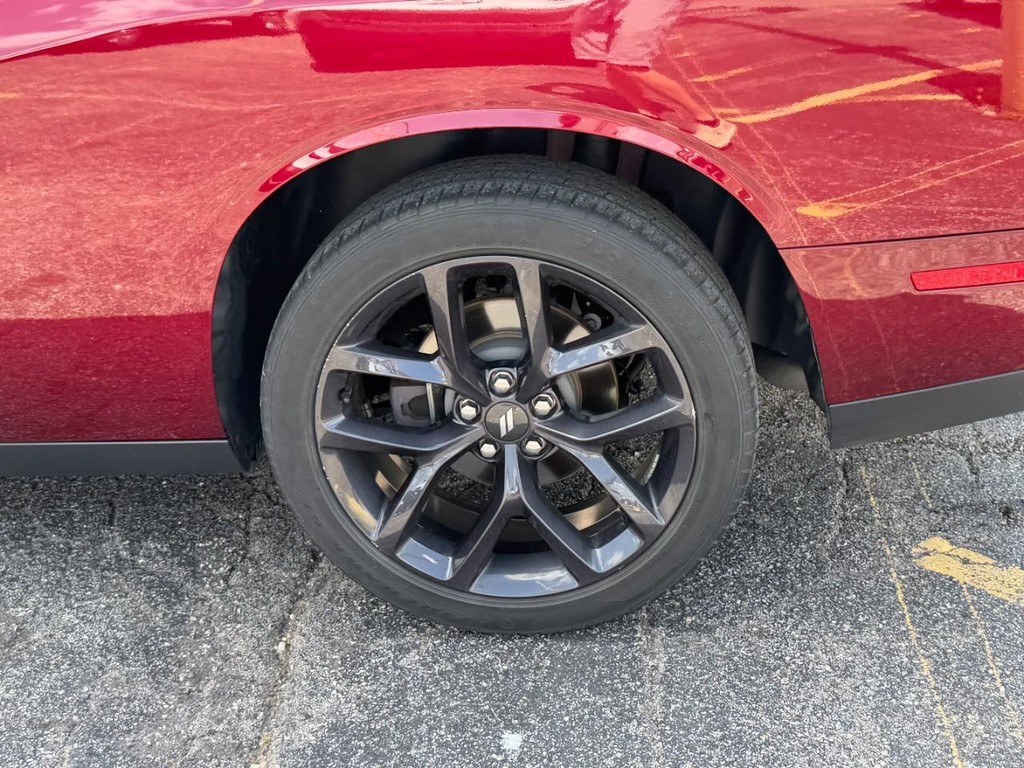 Dodge Challenger Vehicle Full-screen Gallery Image 07