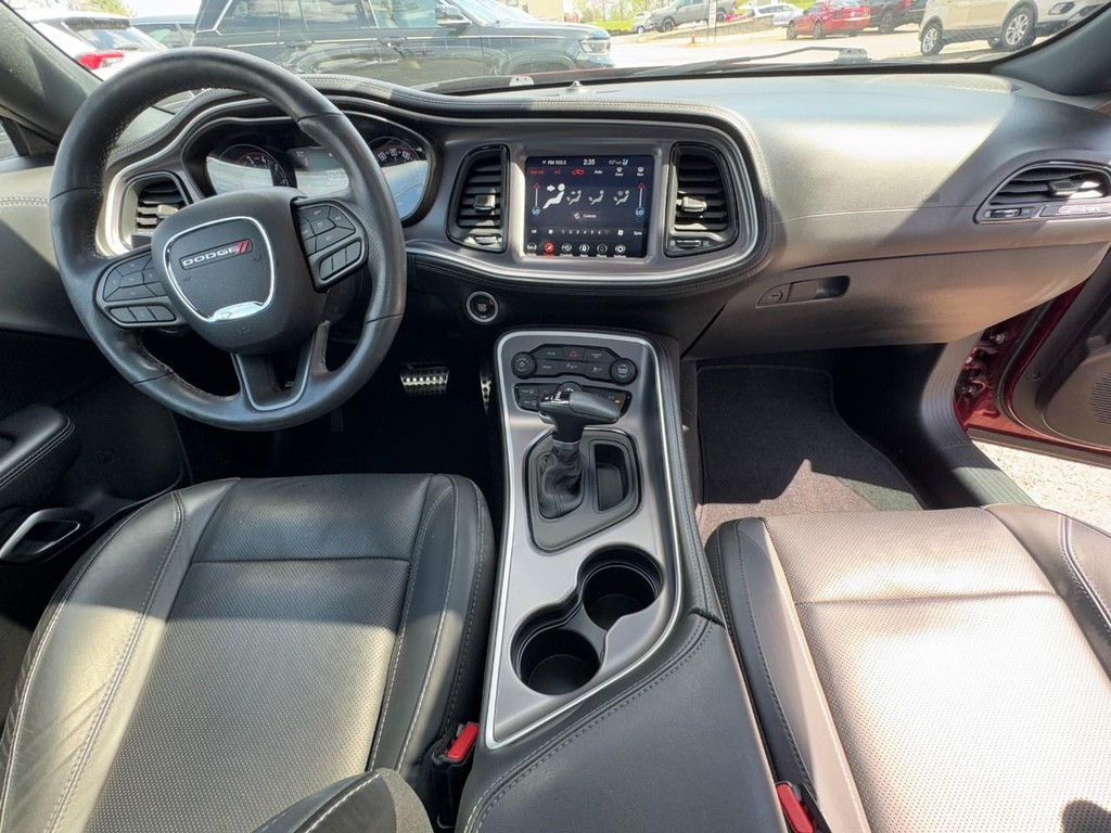 Dodge Challenger Vehicle Full-screen Gallery Image 12