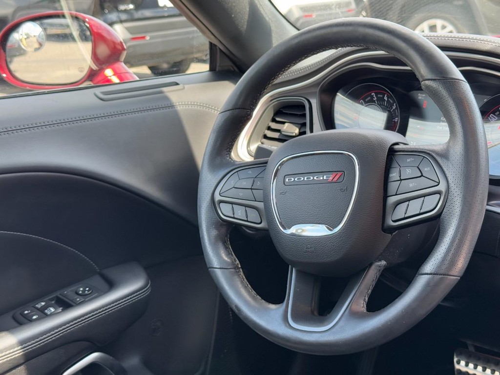 Dodge Challenger Vehicle Full-screen Gallery Image 13