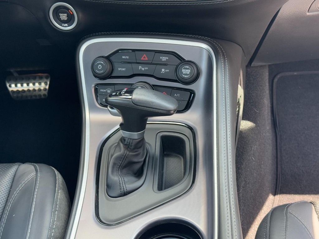 Dodge Challenger Vehicle Full-screen Gallery Image 15