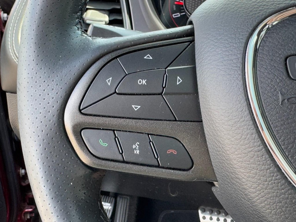 Dodge Challenger Vehicle Full-screen Gallery Image 17