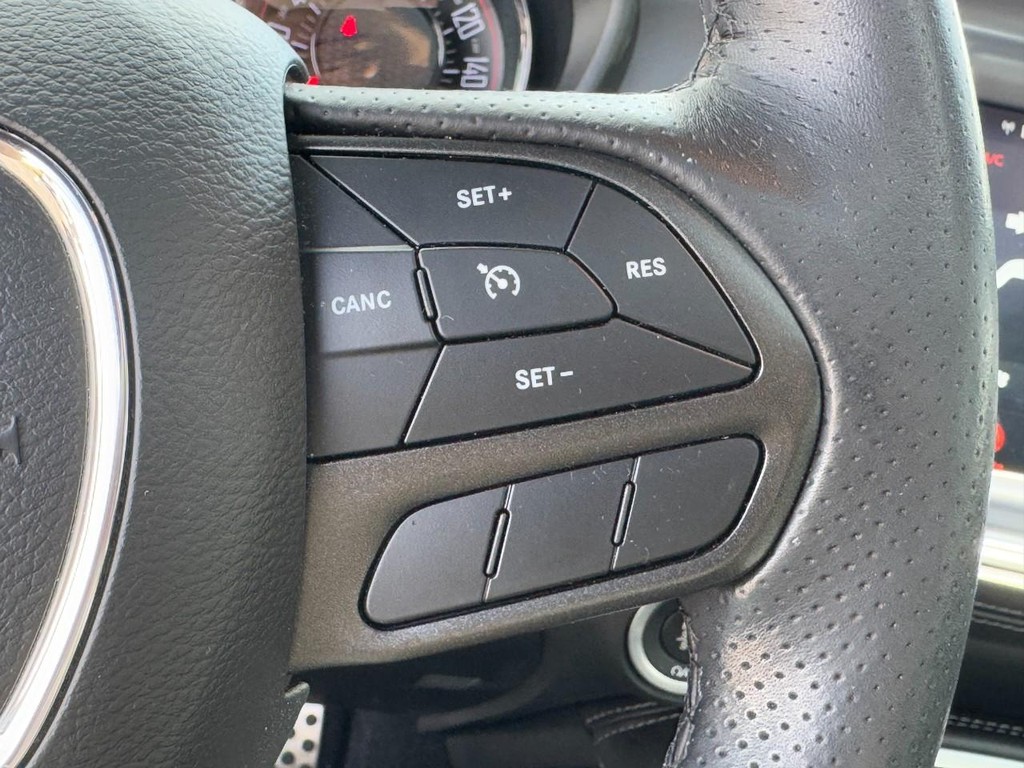 Dodge Challenger Vehicle Full-screen Gallery Image 18