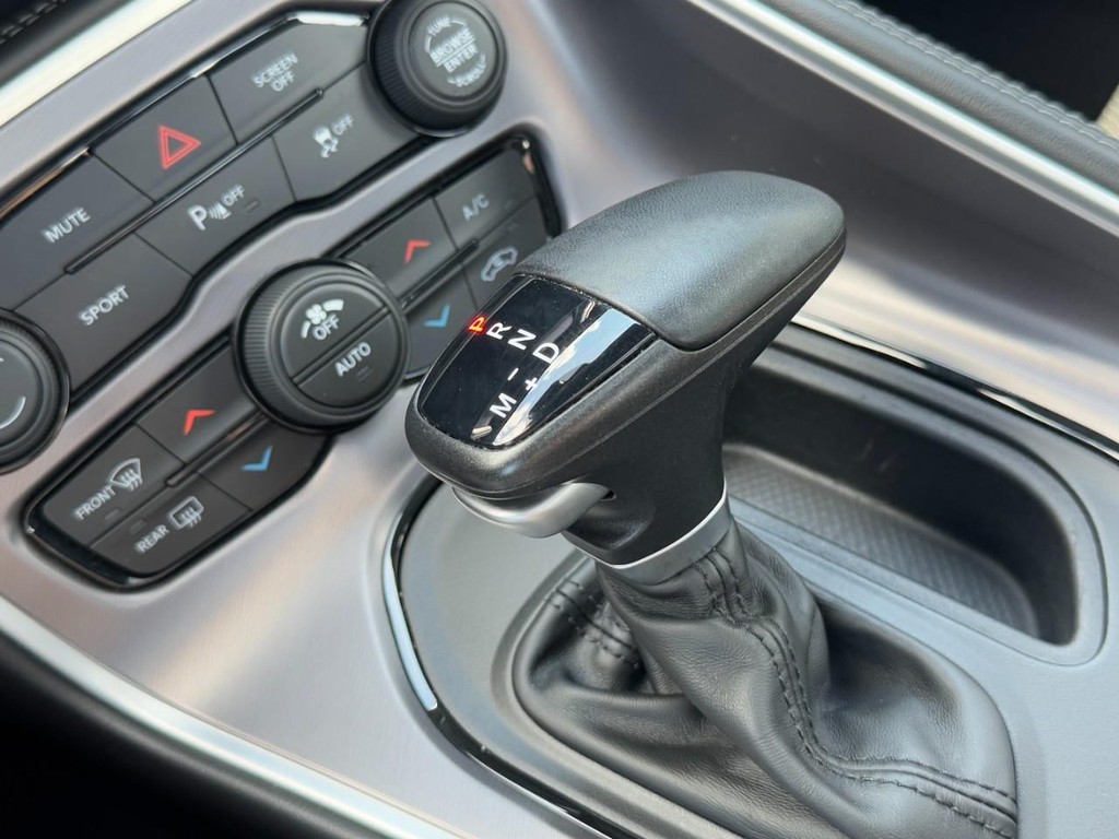 Dodge Challenger Vehicle Full-screen Gallery Image 20