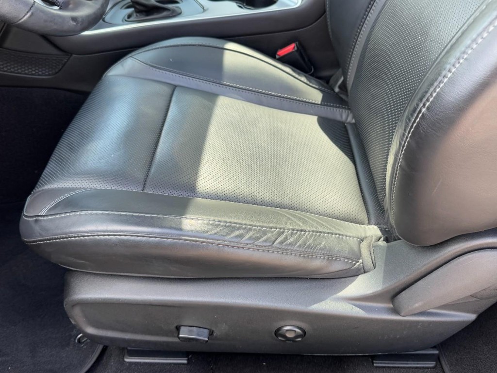 Dodge Challenger Vehicle Full-screen Gallery Image 24