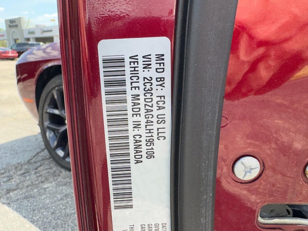 Dodge Challenger Vehicle Full-screen Gallery Image 25