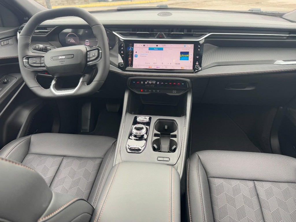 Jeep Cherokee Vehicle Full-screen Gallery Image 07
