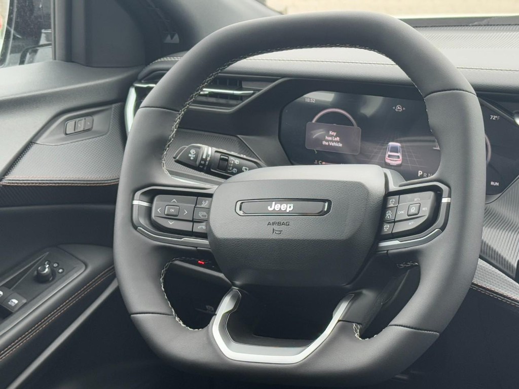 Jeep Cherokee Vehicle Full-screen Gallery Image 09