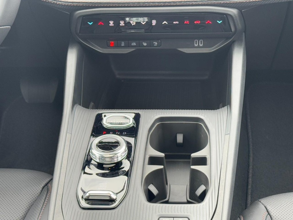 Jeep Cherokee Vehicle Full-screen Gallery Image 11