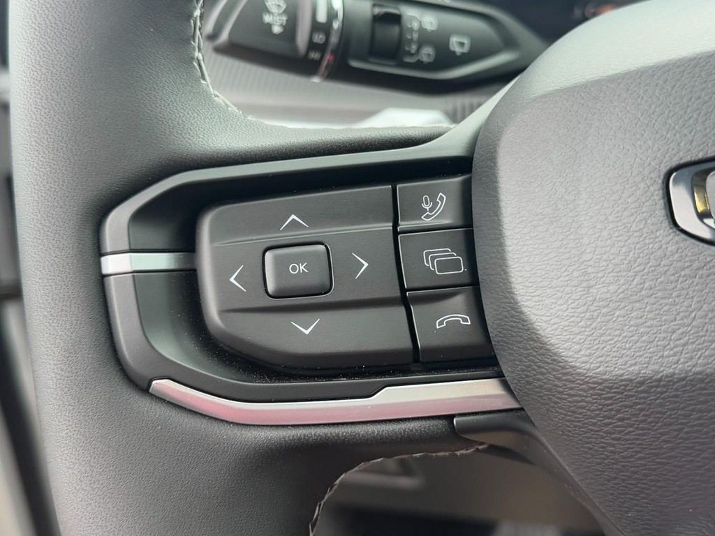Jeep Cherokee Vehicle Full-screen Gallery Image 14