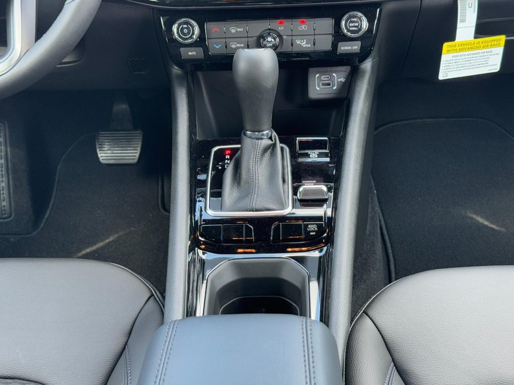Jeep Compass Vehicle Full-screen Gallery Image 11