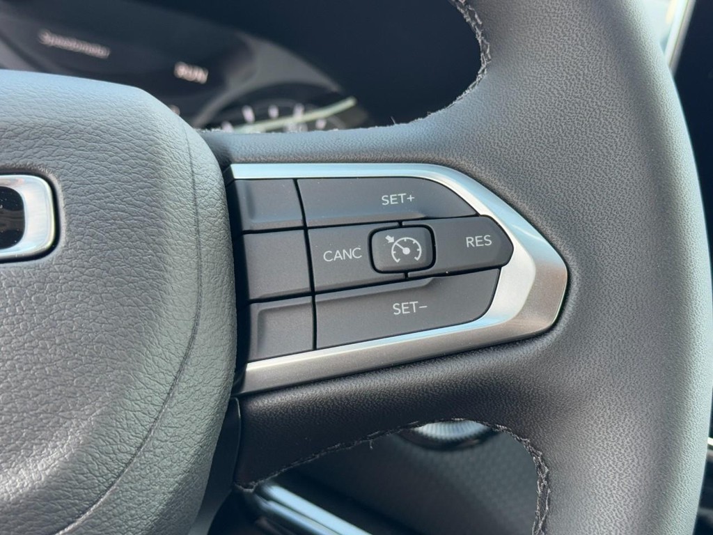 Jeep Compass Vehicle Full-screen Gallery Image 13