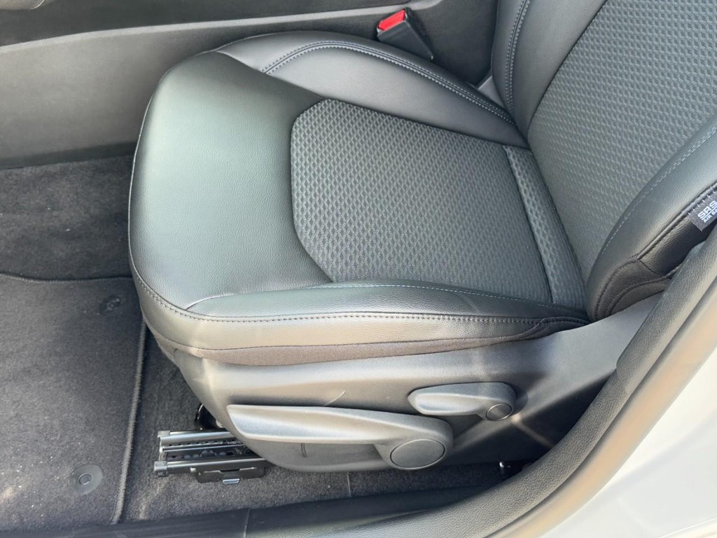 Jeep Compass Vehicle Full-screen Gallery Image 17