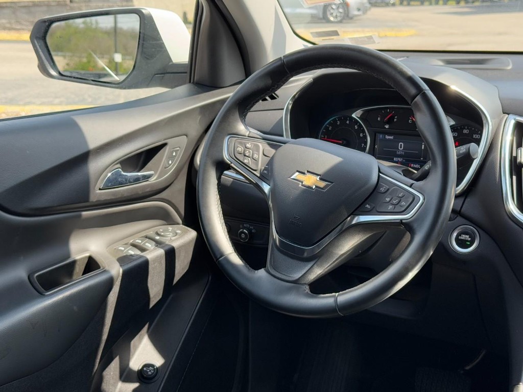 Chevrolet Equinox Vehicle Full-screen Gallery Image 12