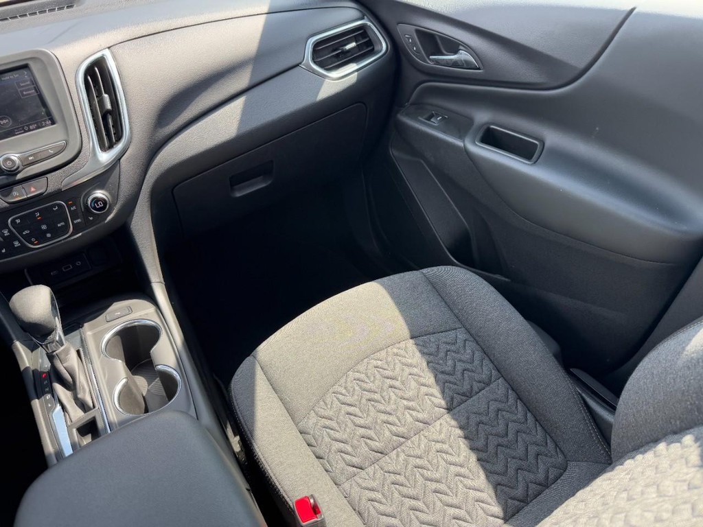 Chevrolet Equinox Vehicle Full-screen Gallery Image 15