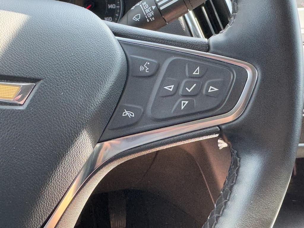 Chevrolet Equinox Vehicle Full-screen Gallery Image 17